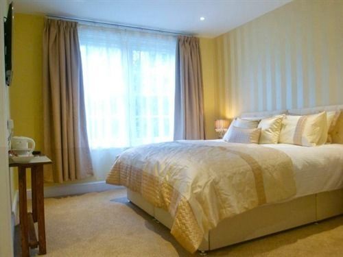 Hotel The Crown At Broad Hinton Esterno foto
