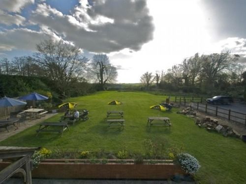 Hotel The Crown At Broad Hinton Esterno foto