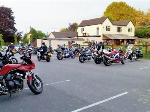 Hotel The Crown At Broad Hinton Esterno foto